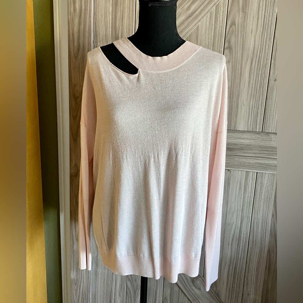 Melrose & Market blush colored cutout lightweight pullover sweater